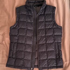 Marmot M Kids / XS Women's Dark Navy (Very elegant almost black) Quilted Vest